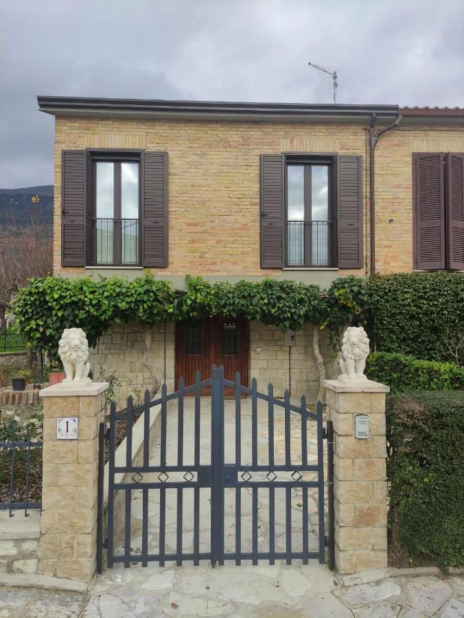 La Casetta Al Teatro Romano Gubbio Kültér fotó